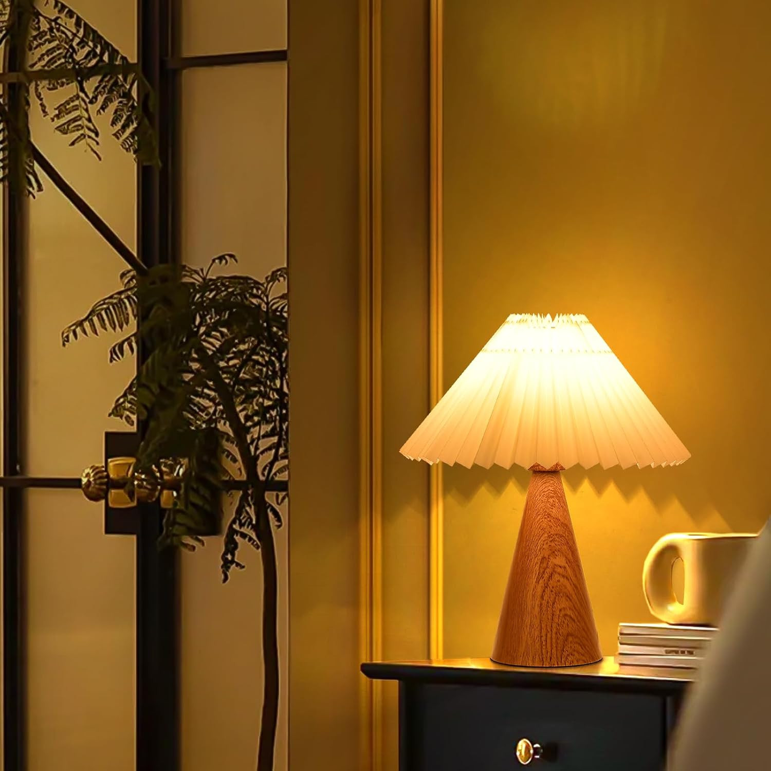 Lámpara de mesa pequeña de grano de madera, bonita lámpara de mesa plisada, lámparas de dormi... | Amazon (US)