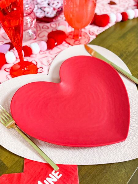 Heart plates 
Heart placemat 
Valentine’s Day table scape 

#LTKparties #LTKfindsunder50 #LTKSeasonal