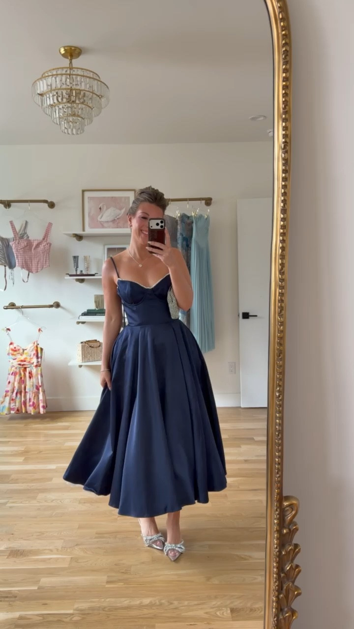 navy blue midi wedding guest and formal event dress

Wearing my usual small

electric picks: emerson20
divi: emerson15
vice: emerson30

Wedding guest
Black tie
Formal event
Sequin dress
Floral dress
Off the shoulder
One shoulder
Special occasion
Fall party

#LTKootd #LTKWedding #LTKSeasonal