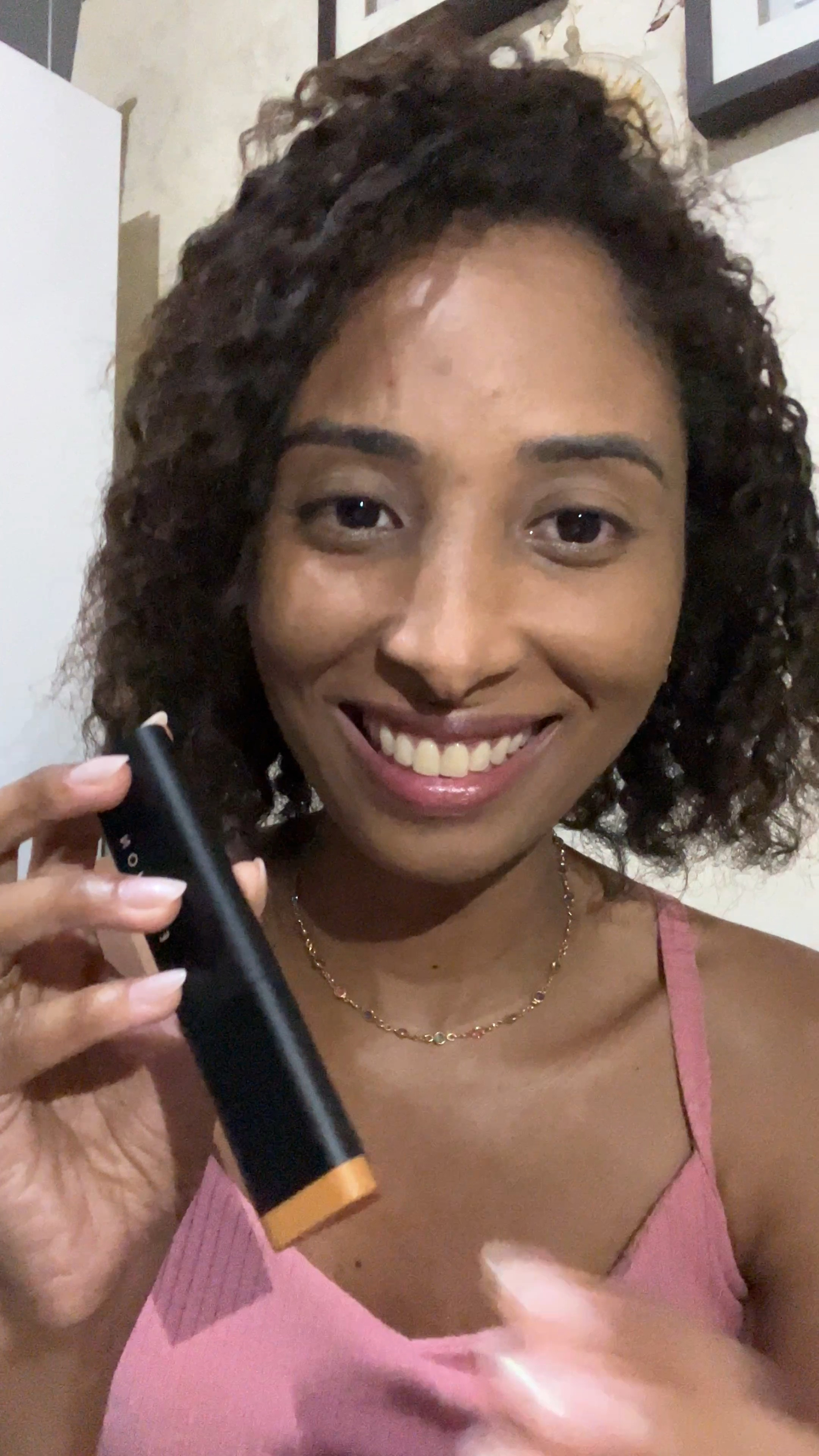 Experimentei, me apaixonei e vim indicar para você essa base da Oceane que além de ficar sequinha na pele, tem uma cobertura excelente e não transfere muito. Meu tom é o Almond 

#LTKbrasil #LTKguiadepresente #LTKbeleza