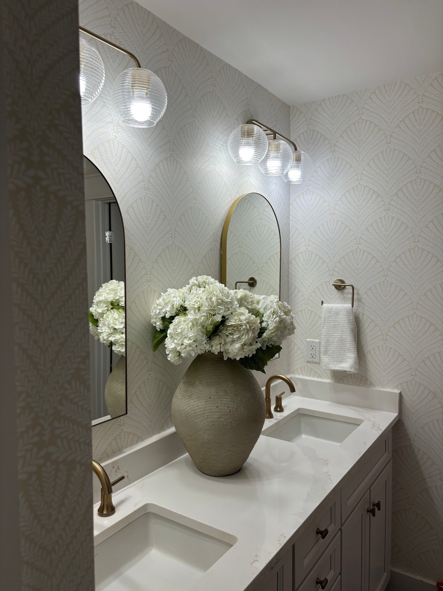 Don’t miss out on Amazon spring sale week!!🤎

Love this amazon case & hydrangeas in my bathroom 🤍



amazon, amazon finds, amazon favorites, amazon picks, amazon must haves, amazon essentials, amazon home, amazon lifestyle, amazon products, amazon favorites list, amazon recommendations, amazon finds daily, daily amazon finds, simple finds, everyday finds, useful products, trending finds, popular finds, favorite finds, top finds, best finds, must have items, everyday essentials, home essentials, lifestyle essentials, product finds, curated finds, ltk, ltk finds, ltk sale, ltk deals, ltk spring sale, ltk favorites, shop ltk, ltk style, ltk home, ltk essentials, sidneymarieduke

#LTKSeasonal #LTKSaleAlert #LTKHome