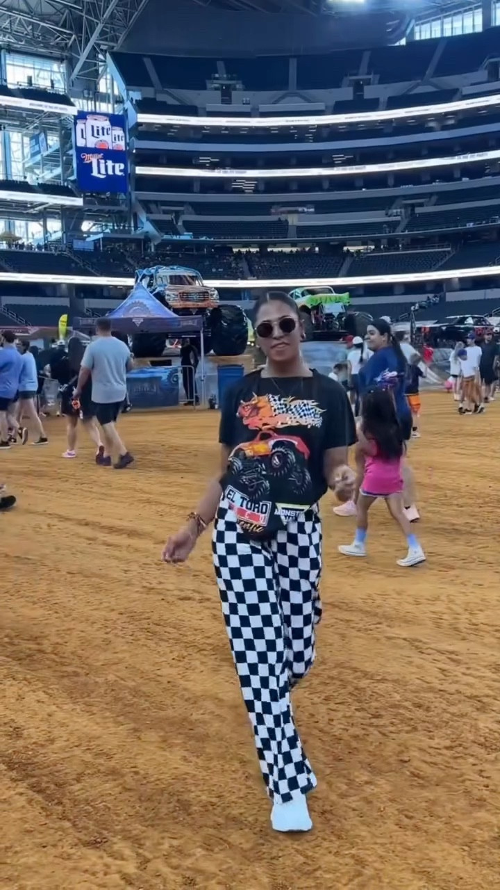 Always throwing fits for Monster Jam 🏁🖤

#boymom #monsterjam #ootd #eltoroloco #attstadium #arlingtontx #sparklesmash #monstertrucks #momfluencer