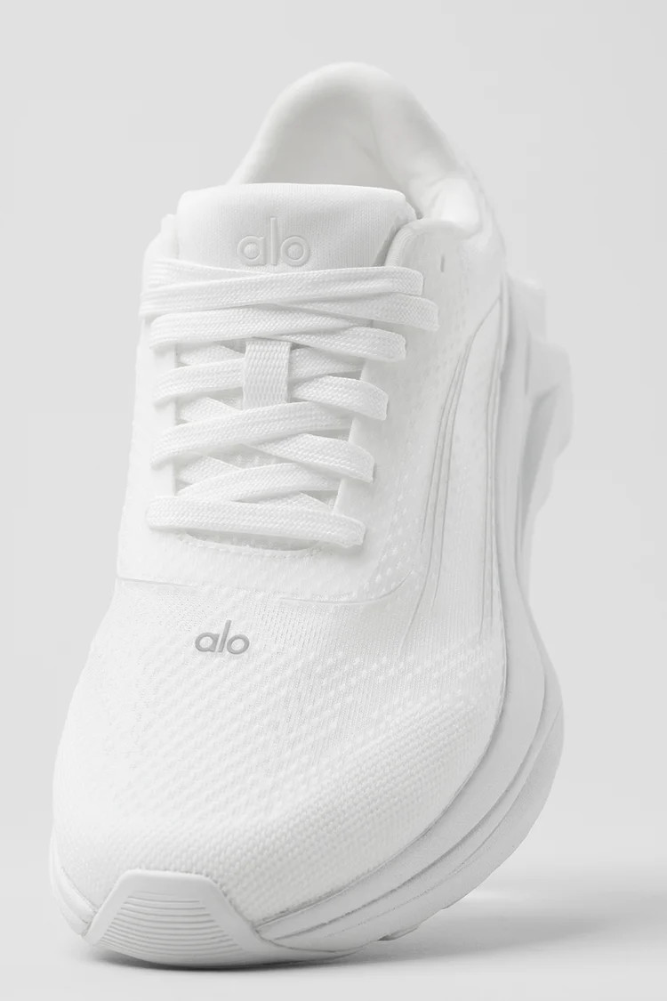 Alo Runner - White/White, Casual Fall Travel Outfit, Alo Running Shoes, Alo Sneakers | Alo Yoga (US)