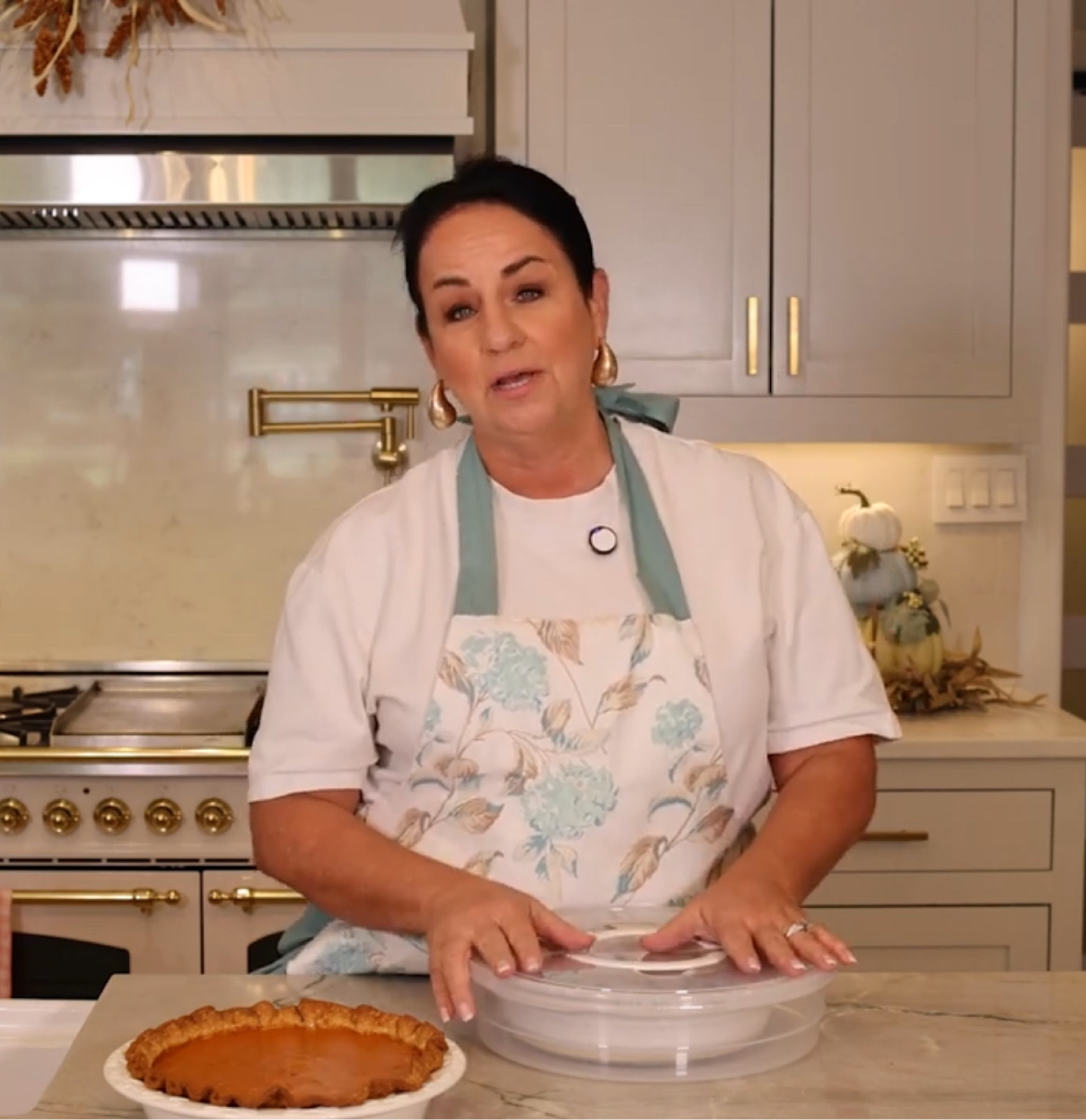 Here are items like the ones you see here on this show. I also linked some of the exact items I purchased  

#LTKSeasonal #LTKHoliday #LTKWatchNow