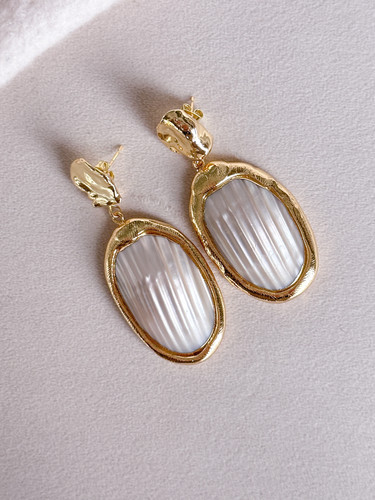 Large Oval Shell Earrings | Easton Elle US
