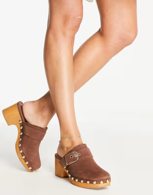 Stradivarius suede clogs with buckle detail in brown | ASOS (Global)