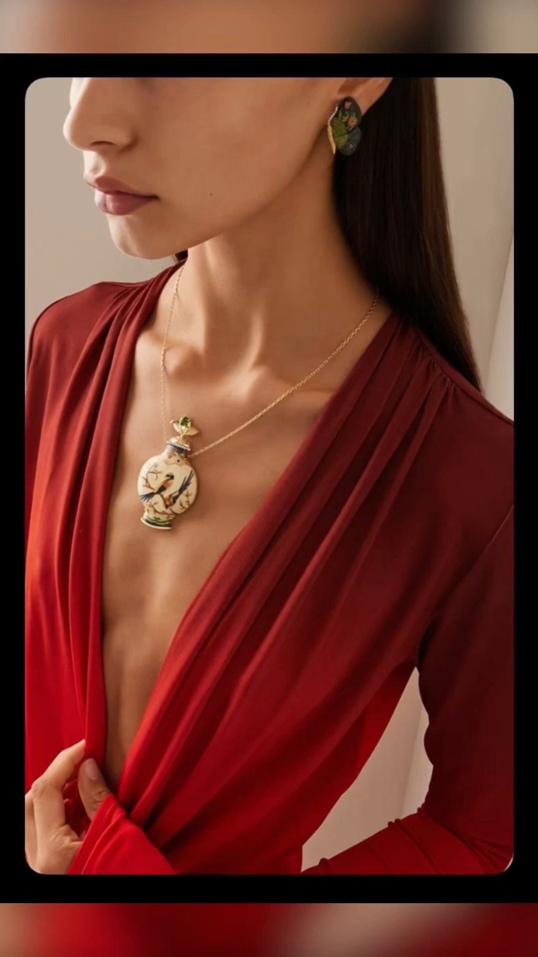 A stunning marquetry wood bottle necklace by Silvia Furmanovich, crafted in 18k yellow gold with diamond and tourmaline accents. A statement piece that blends Brazilian artistry, heritage craftsmanship, and quiet luxury. Styled with a deep red gown for an elevated resort or evening look. Curated by Jet Set LatAM.


#LTKHoliday #LTKGiftGuide #LTKBeauty