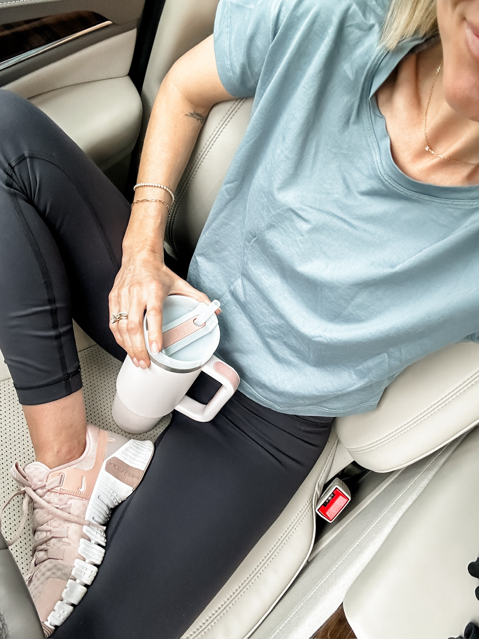 What I’m wearing to my workout! This tshirt is a favorite of mine - linking the other colors! I wear a 4!

Loverly Grey, workout outfit

#LTKstyletip #LTKSeasonal #LTKfitness