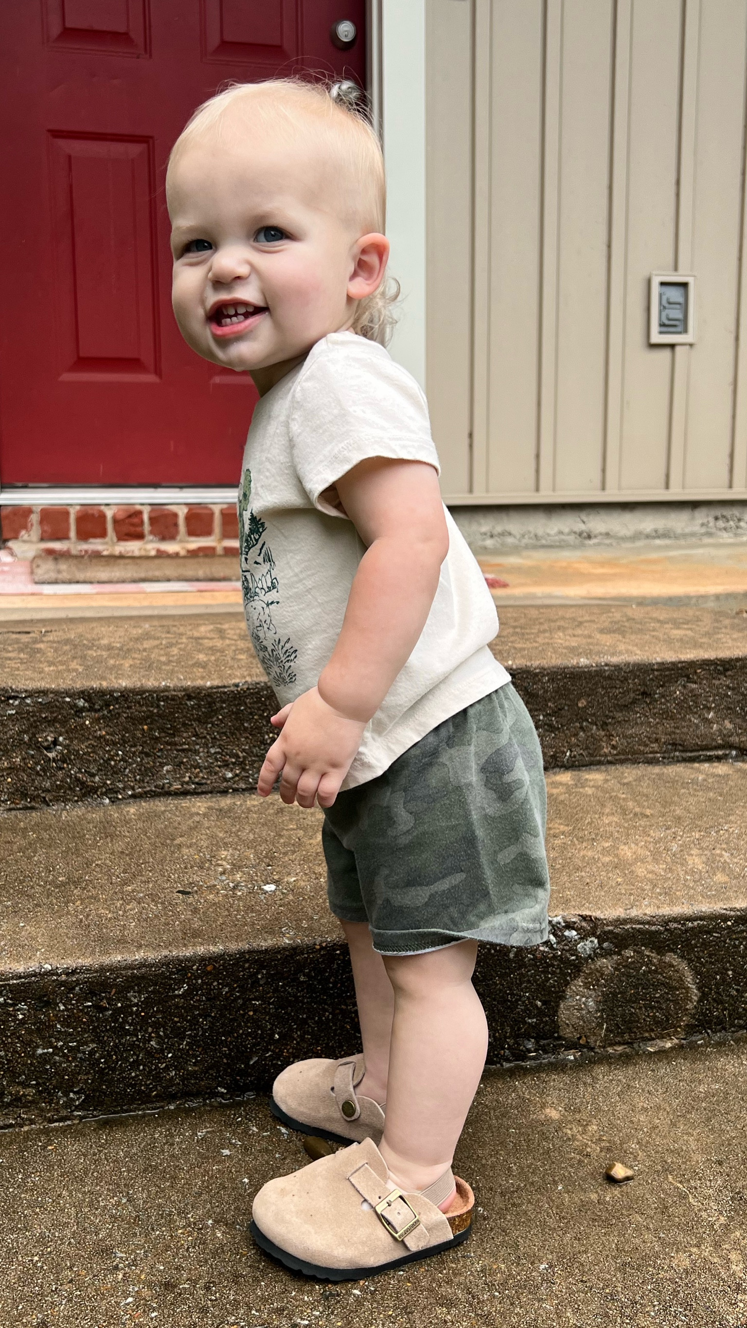 The cutest toddler summer shoe! (Fit a little big) 
