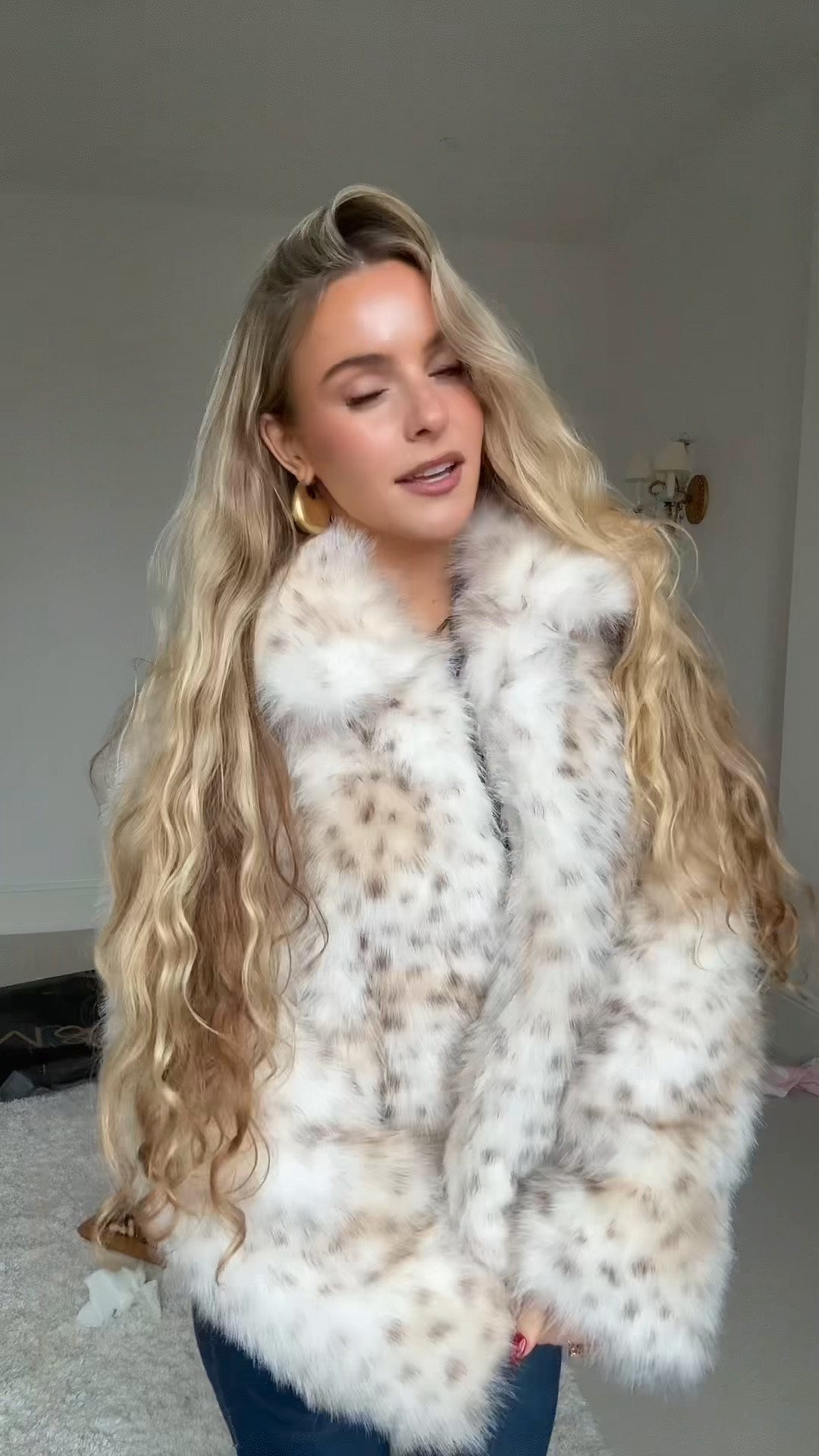 I got a uk 12 because I wanted it to be oversized on me and I’m 5ft1 and a lil bit for reference xx 