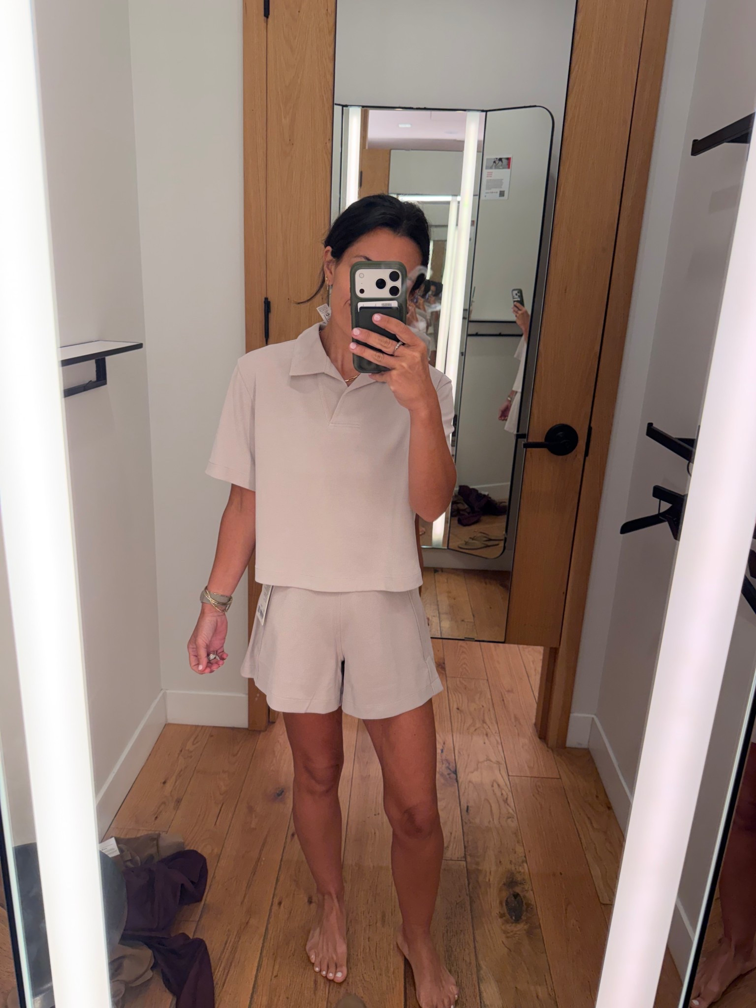 I’m wearing XS in top and XXS in shorts! 
