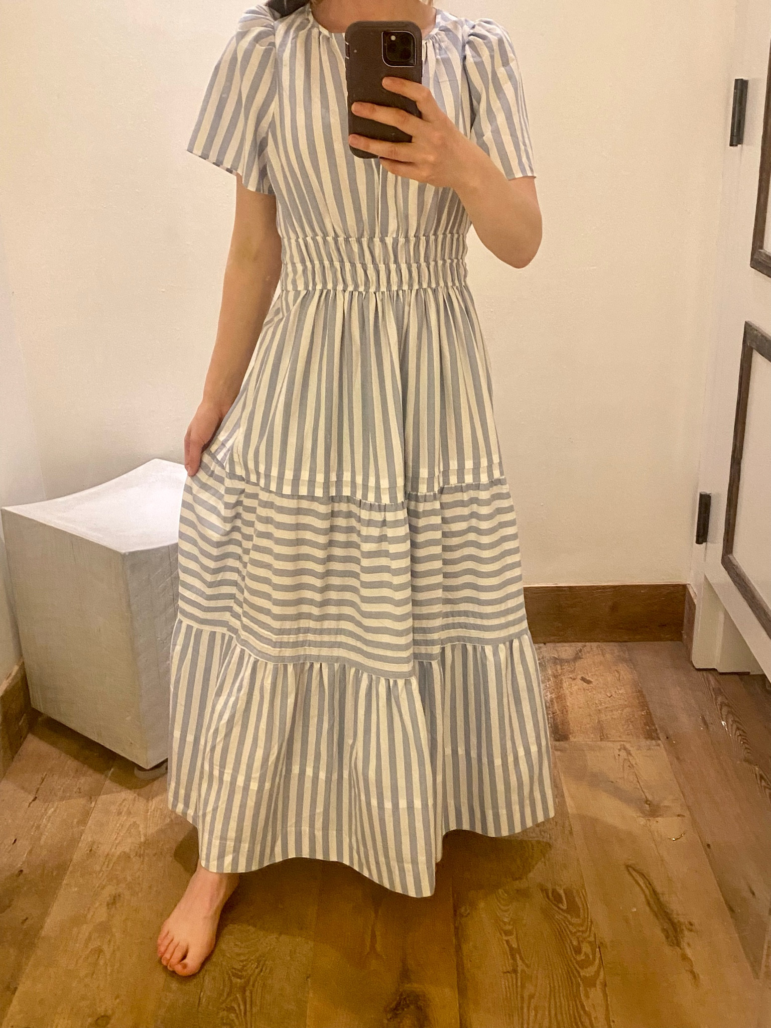 This blue and white dress is so classy!! Wearing size small.

Maxi dress, Newport outfit, 4th of July dress, maxi dress with pockets, Anthropologie dress, brunch outfit, casual summer dress, country club dress

#LTKU #LTKFind