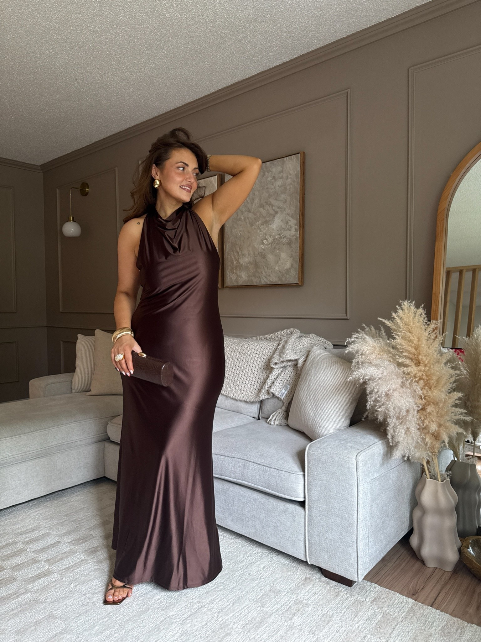 Proof that great style doesn't have to come with a designer price tag. 🤎 This gorgeous H&M dress is super affordable and looks so elevated.



HMStyle #HMFashion #HMFinds #AffordableFashion #AffordableStyle #BudgetFashion #StyleOnABudget #SatinDress #ChocolateBrown #BrownDress #MinimalStyle #ElegantStyle #WeddingGuestStyle
