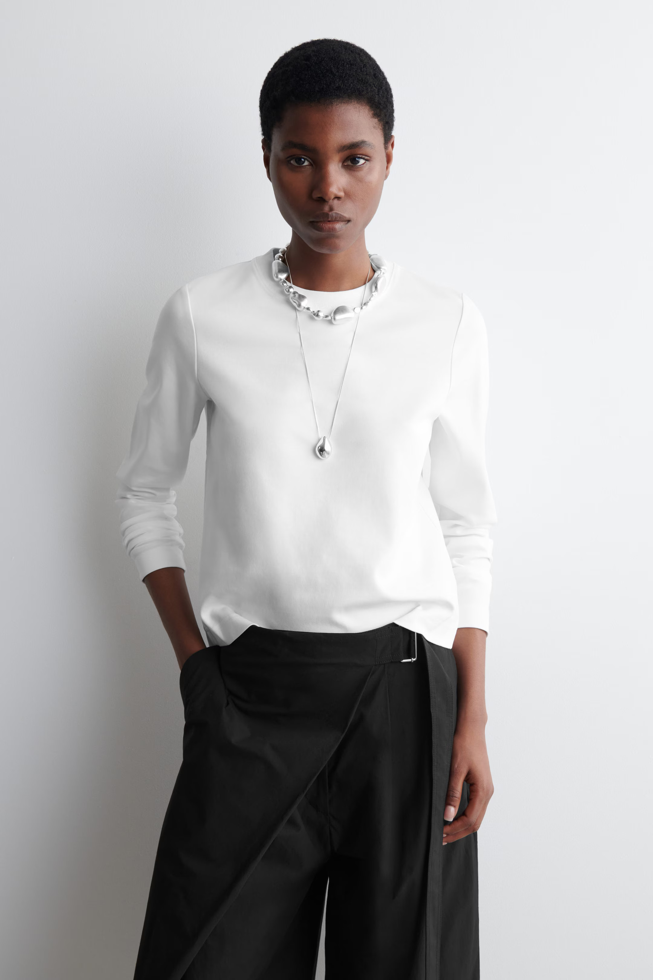 CLEAN CUT REGULAR LONG-SLEEVED T-SHIRT - WHITE | COS GB | COS UK