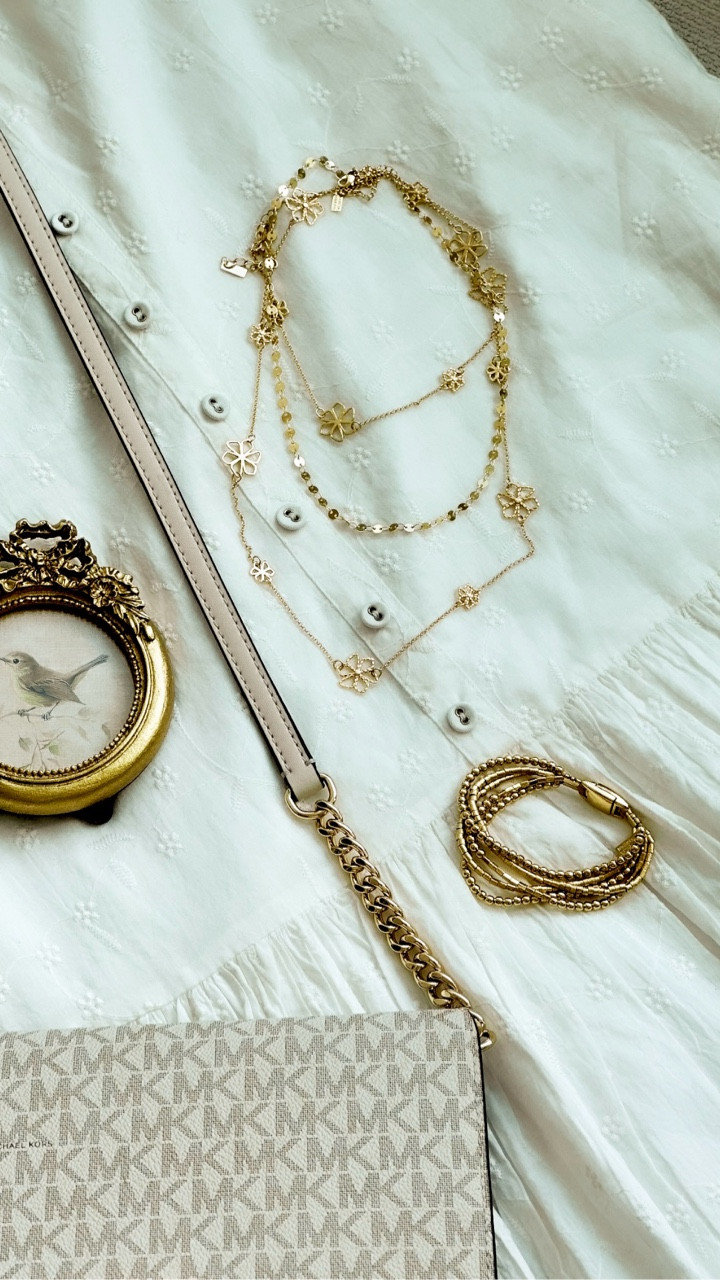Motherhood is part of my everyday life, but so are the small things I choose for myself.

I’ve been loving pieces that feel simple, intentional, and timeless the kind you wear daily and keep for years.

This Mother’s Day, I’m choosing something meaningful.

@marciamoran_jewelry

#MothersDay #EverydayLuxury #TimelessJewelry #intentionalliving