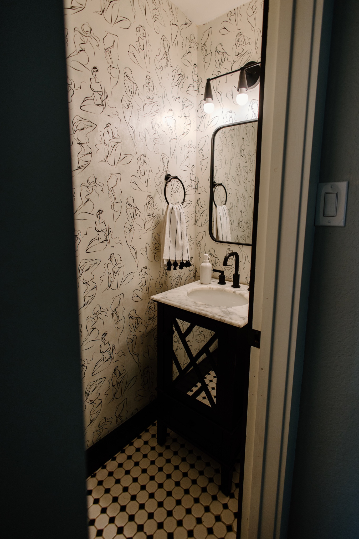 Previously, this was the saddest 1/2 bath of all time. Now it’s the cutest black and white 1/2 bath of your dreams 🖤🤍

#LTKhome