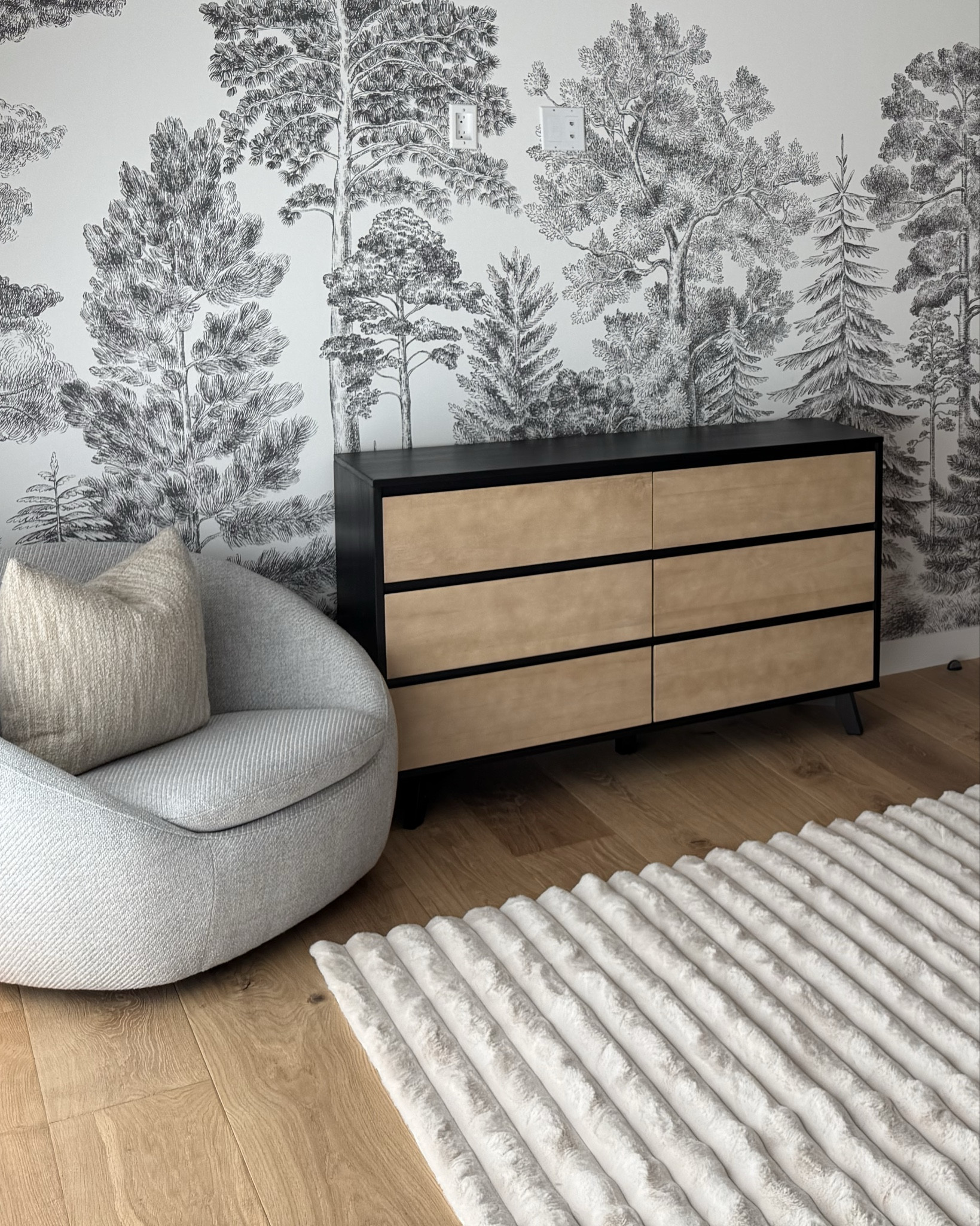 Offseason = time to redo every room in the house! 🙃 I teamed up with @MaxAndLilyFurniture to turn this space into a dream room with a stylish Scandinavian bunk bed (perfect for the ultimate sleepover) and a matching Scandinavian wood  dresser for all the decor vibes. What do you think of this cozy upgrade? Let me know!
#maxandlilly @shop.LTK #liketkit #liketk.it/xx #ad

#LTKHoliday #LTKStyleTip #LTKHome