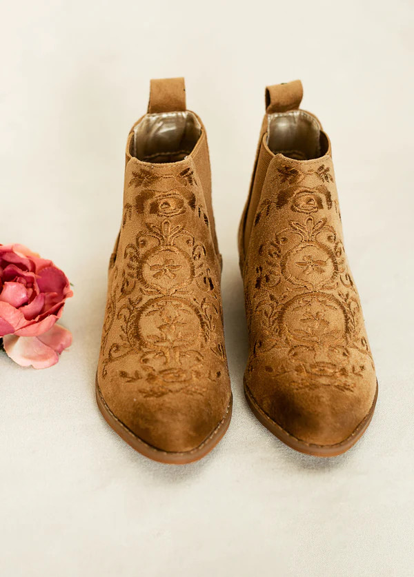 Chelsey Boot in Nutmeg | Joyfolie