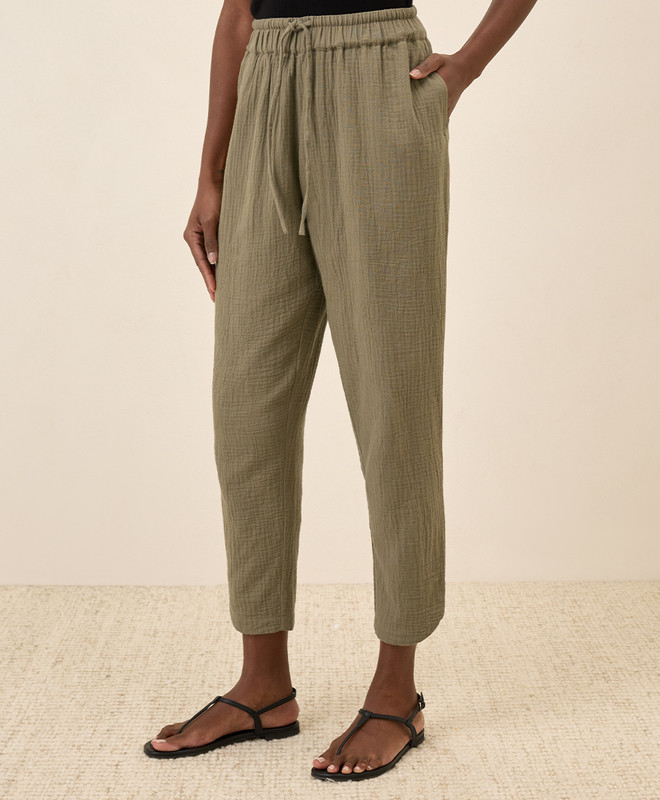 Women’s Coastal Double Gauze Tapered Pull-on Pant made with Organic Cotton | Pact | Pact Apparel