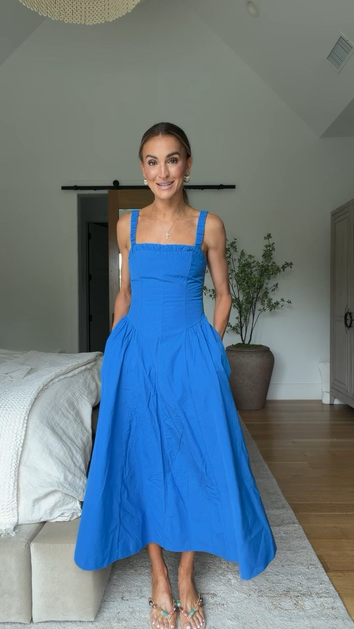 One of my favorite Abercrombie purchases to date! 💙 such a beautiful dress and it’s on sale / comes in a few colors! 🥳