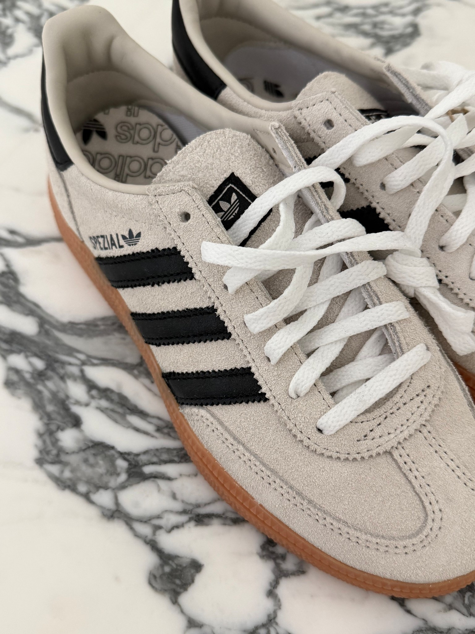 adidas spezial 🖤

Adidas sneakers | Adidas shoes | Adidas spezial sneakers | Adidas sambas sneakers | Adidas gazelle sneakers | neutral adidas sneakers | neutral sneakers | 

#LTKActive #LTKShoeCrush #LTKStyleTip