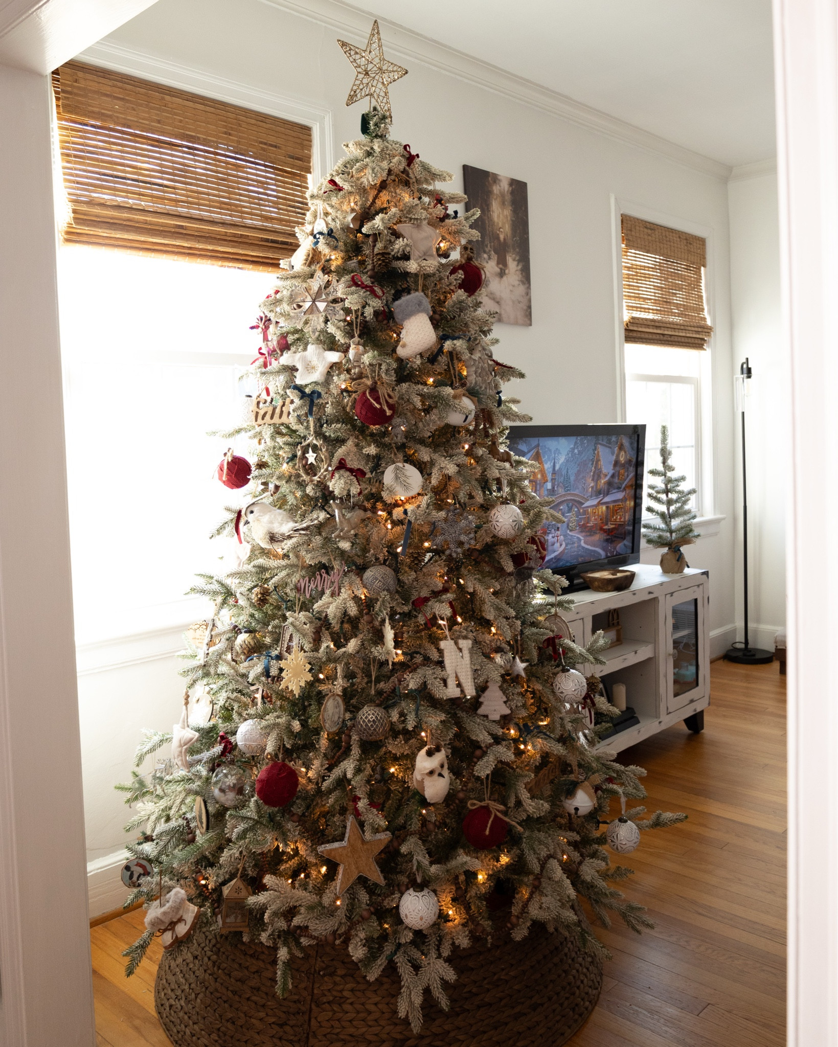 A peek at last year’s Christmas 🎄 

I plan to pull out all of my decor after a good cleaning this weekend! Still going with that vintage, nostalgic vibe this year. I hope to swing by a few stores if I need anything else- will take y’all along if so! Almost all of my trees are flocked and this one is from @kingofchristmas. I am in love with a traditional non-flocked tree as well, but I don’t need one right now! Added some twinkle lights to give it an even more dreamy look. Can’t wait to style the mantle!! 

Linking all I can below (art, ornaments, trees, etc) that give the vibe I love! 

#LTKHoliday #LTKHome #LTKSeasonal