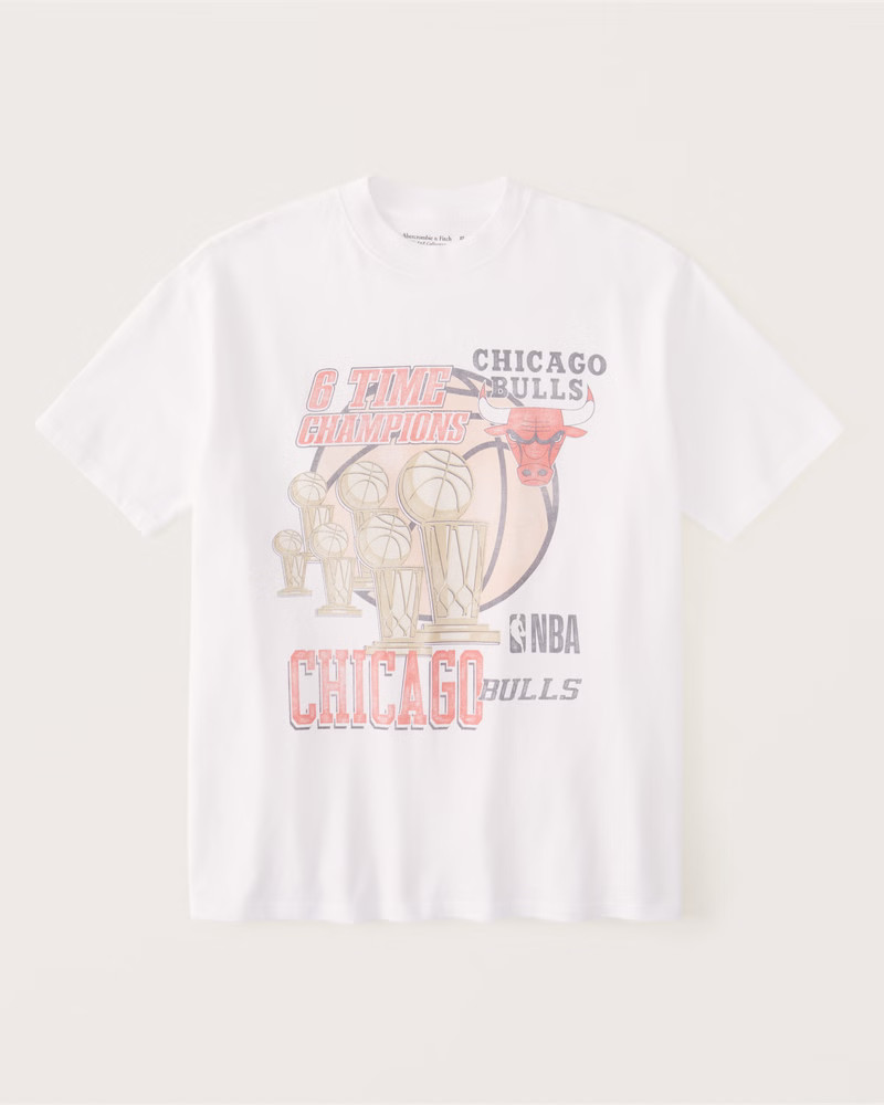 Oversized Boyfriend Heavyweight Chicago Bulls Graphic Tee | Abercrombie & Fitch (US)