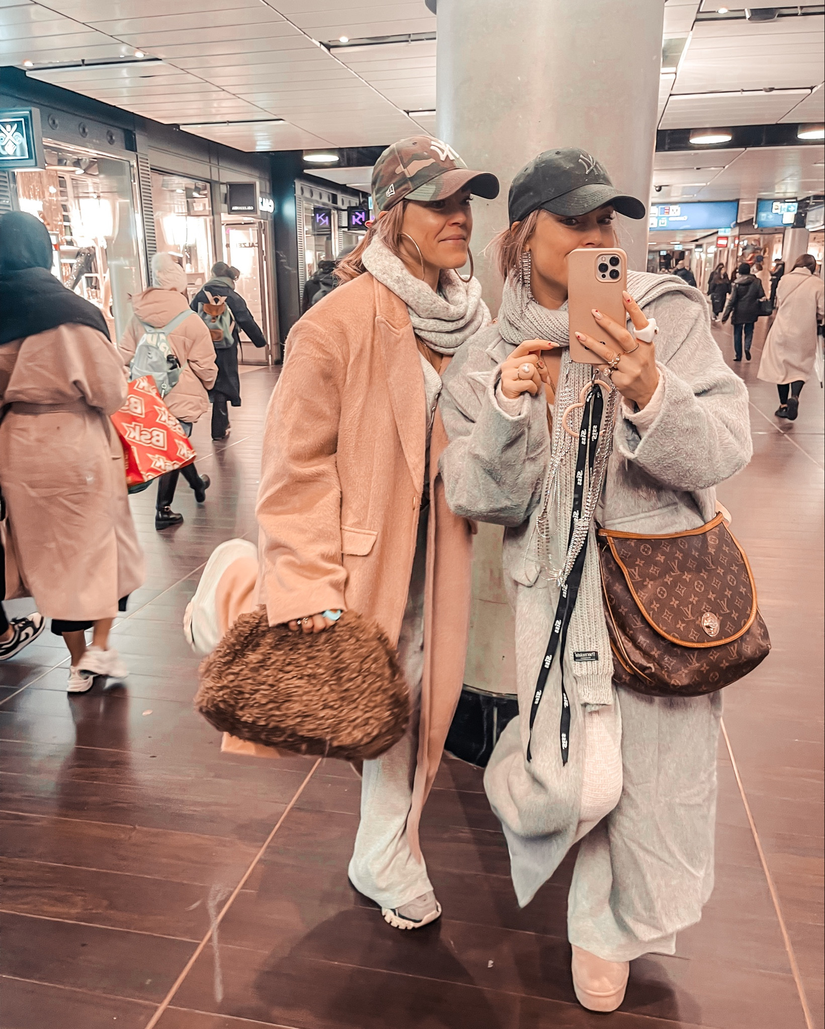 Oversized coats. ✨✨

#LTKSeasonal #LTKHoliday #LTKCyberWeek