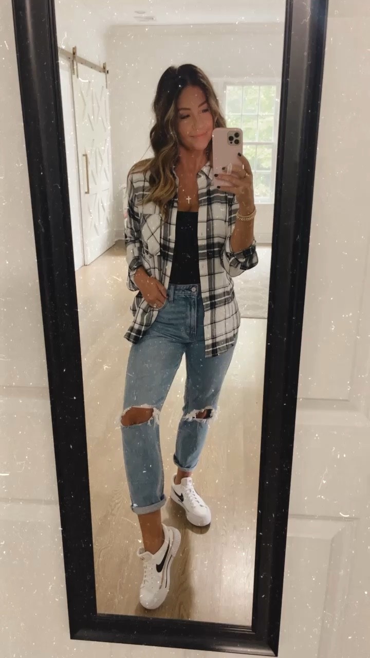 Abercrombie mom fit

#LTKshoecrush #LTKcurves #LTKSeasonal