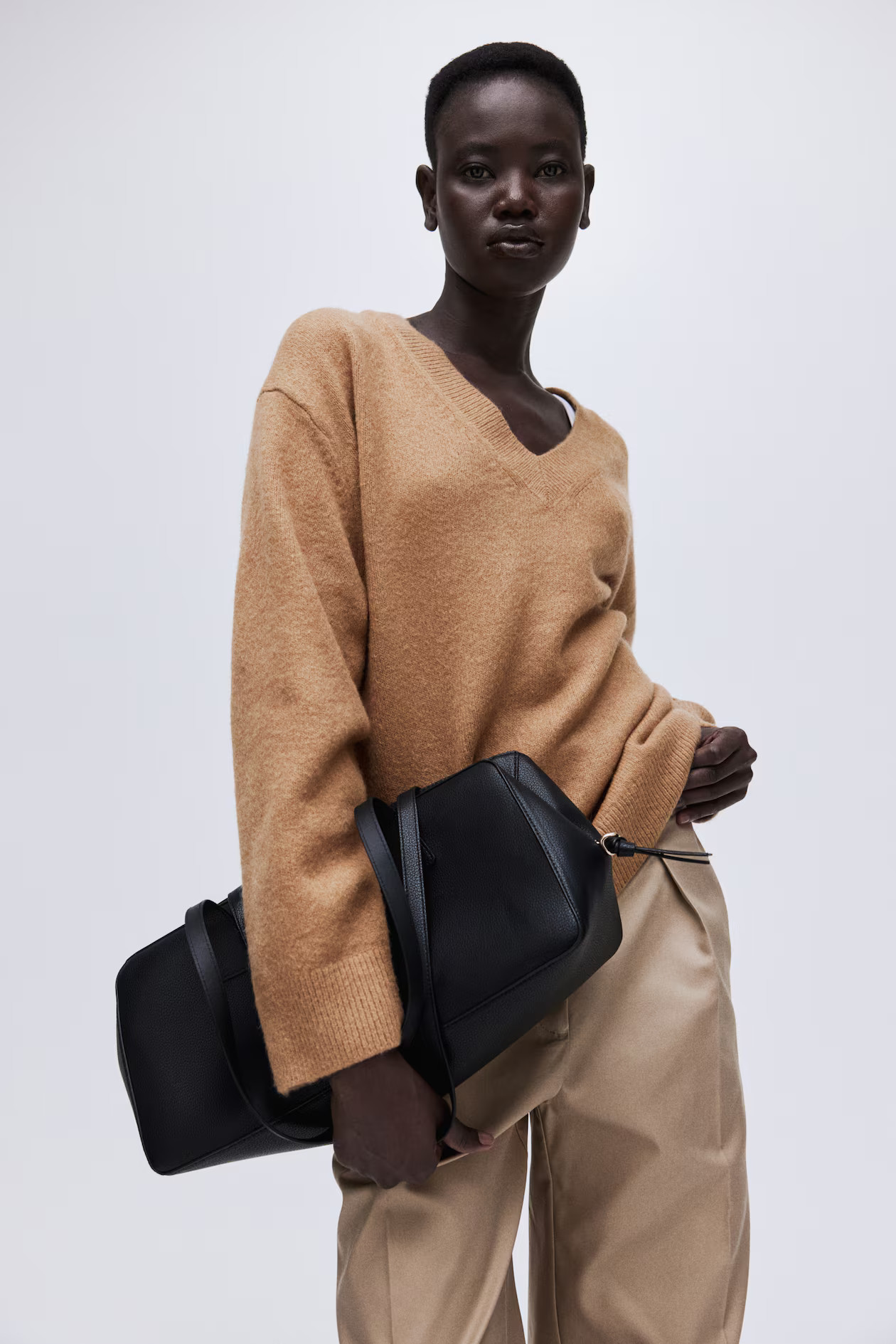 Oversize-Pullover mit V-Ausschnitt | H&M (DE, AT, CH, NL, FI)