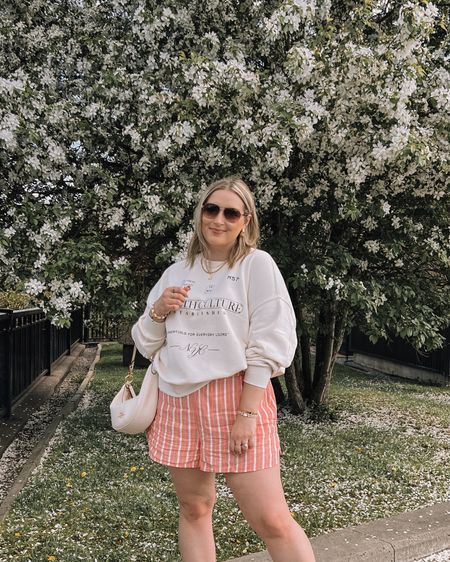 Comfy spring to summer midsize outfit - my pink linen boxer shorts are 50% off (tts, wearing L graphic sweatshirt (sized up to XXL for an oversized fit), Amazon Birkenstock inspired clogs, Coach shoulder bag


#LTKsummer #LTKmidsize #LTKsale