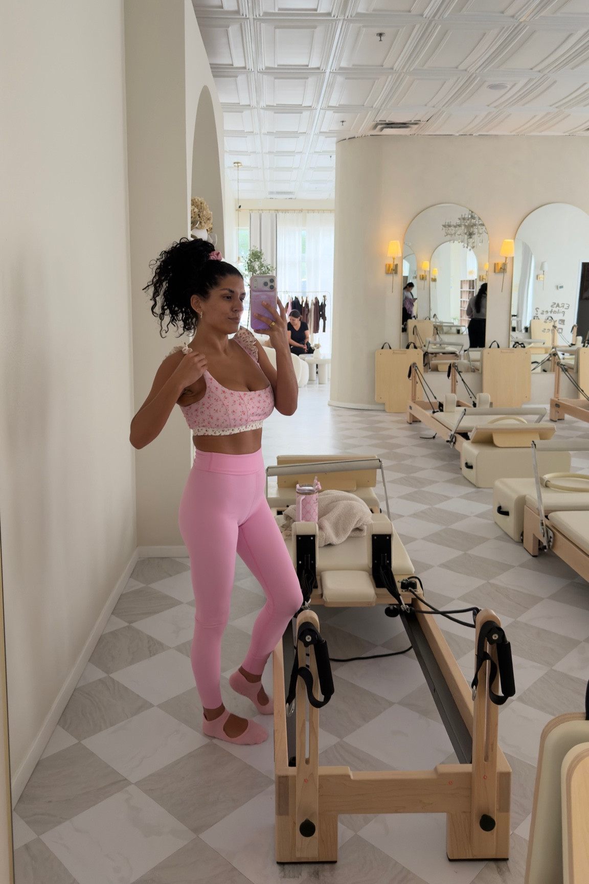 this set?? had to double take 💗 flattering, comfy, and actually stays put through the whole workout… pink pilates era is officially on

#pilatesfit #activewearstyle #pinkactivewear #workoutlook #athleisureoutfit #fitnessstyle #gymootd #wellnesswear #pilatesoutfit #cozyactive



#LTKfitnessgoals #LTKSeasonal #LTKootd