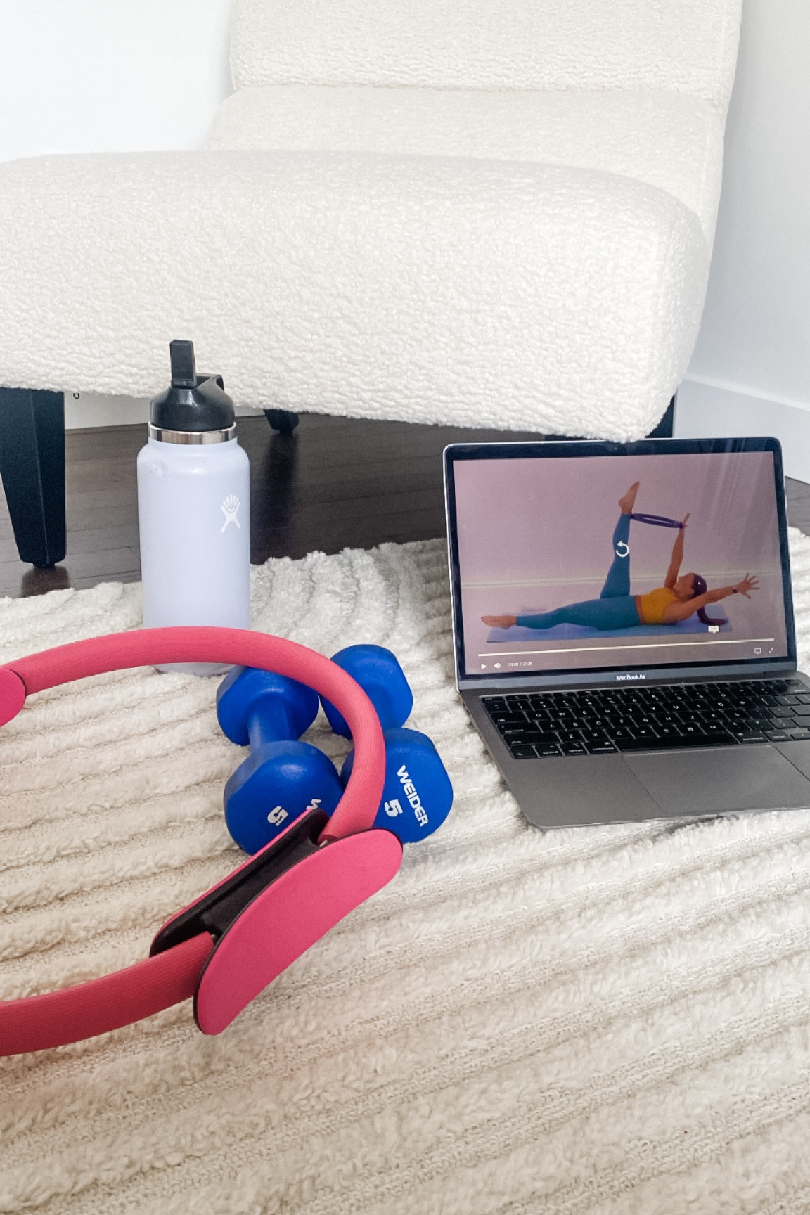 My fit faves 🫶🏼🧘🏼‍♀️
#amazonfinds #pilatesring #obefitness #obepilates #athomeworkout

#LTKGiftGuide #LTKhome #LTKfitness