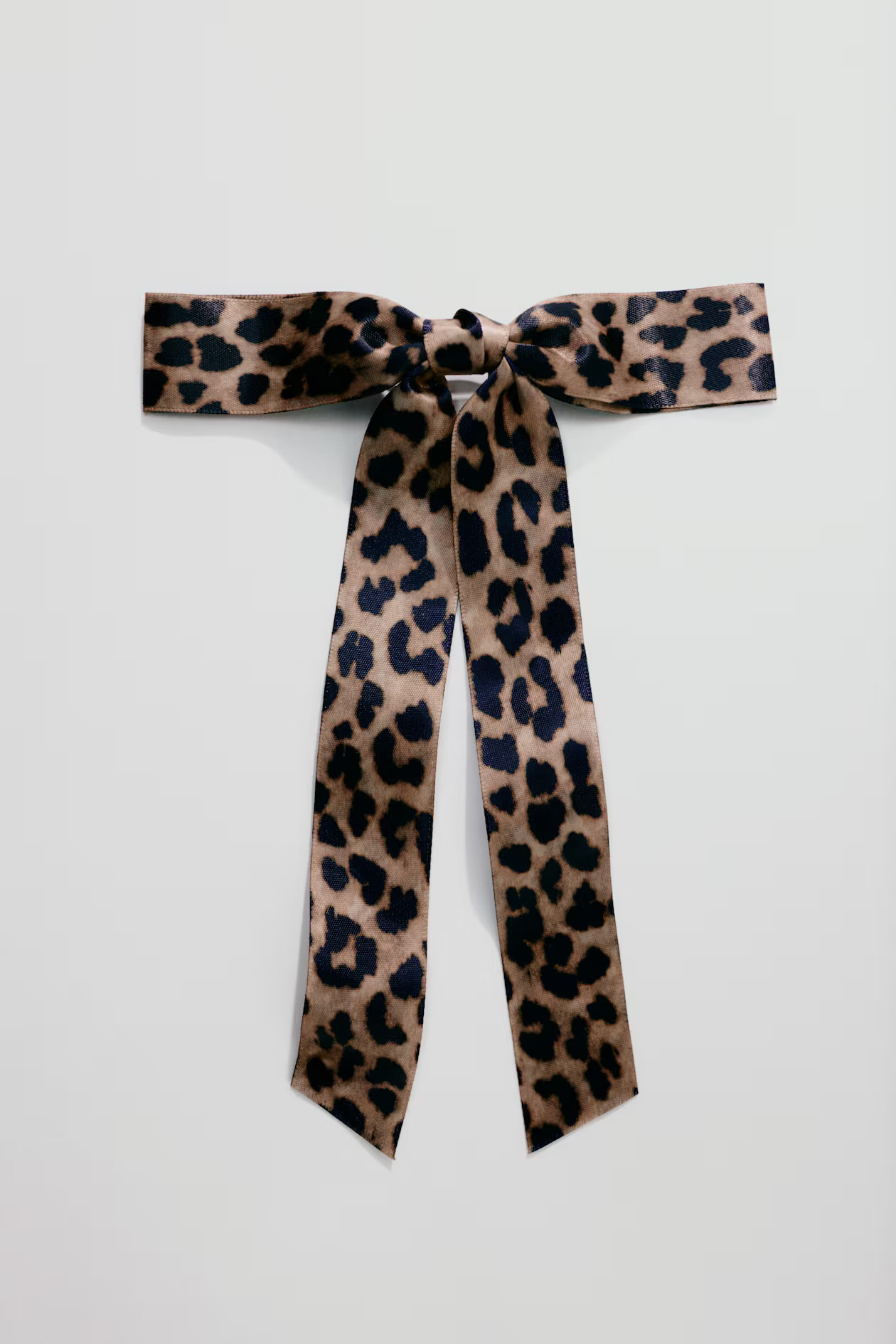 Satin bow hair clip | H&M (UK, MY, IN, SG, PH, TW, HK)