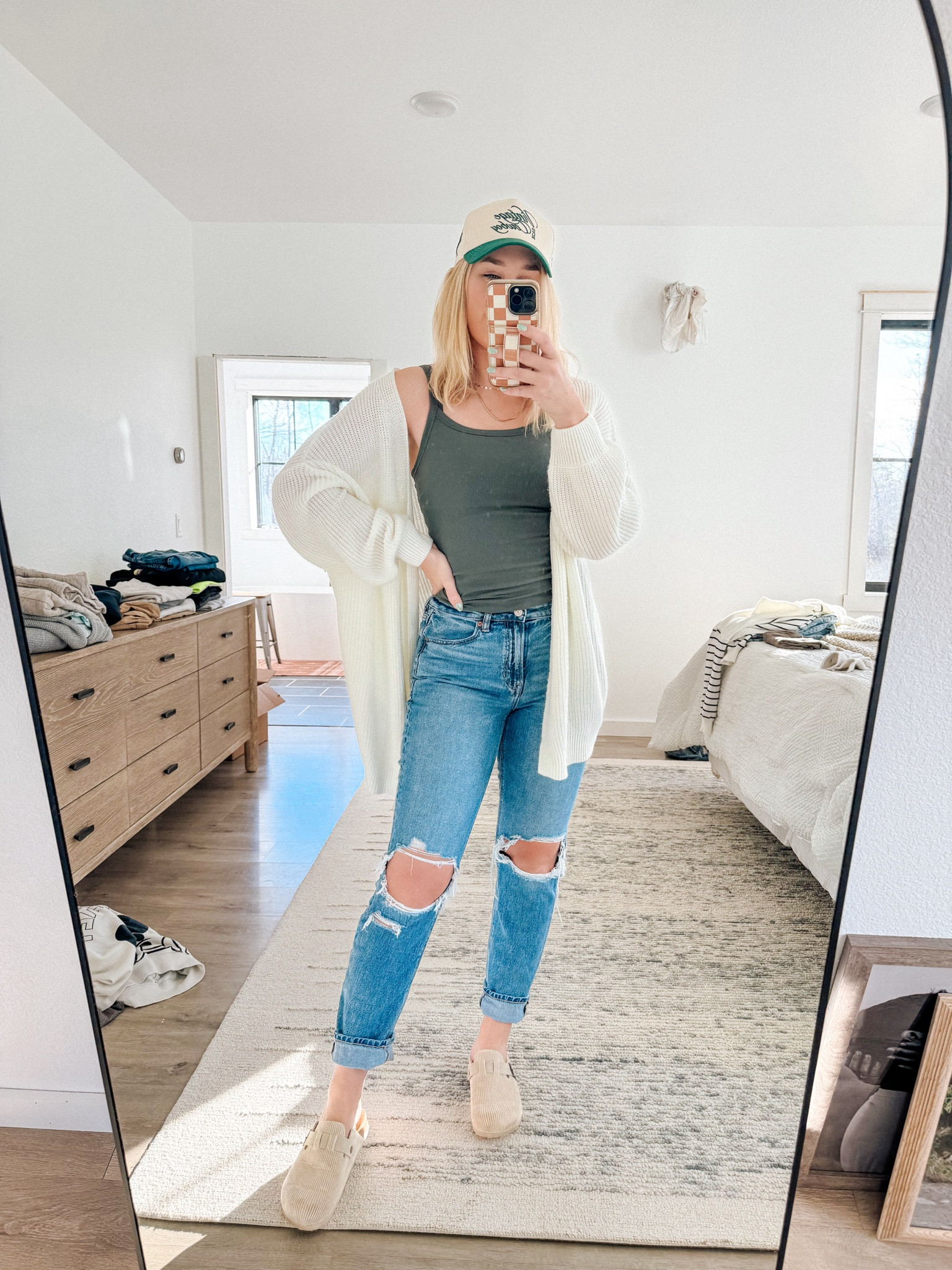 Simple mom outfit 

#LTKstyletip #LTKfindsunder100