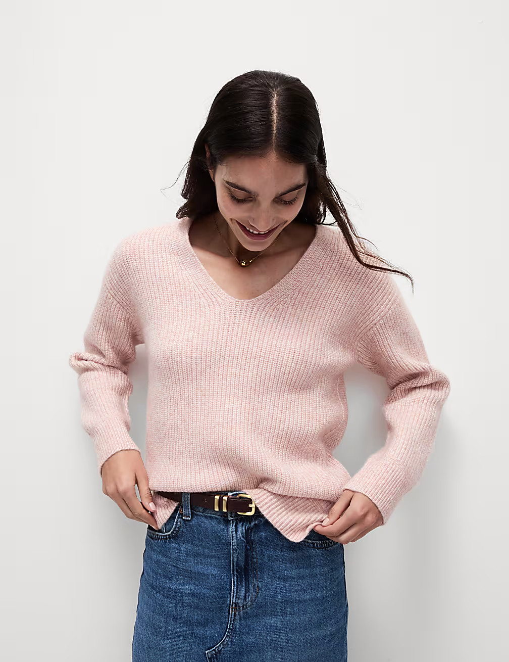 Geribde trui van wolkengaren met V-hals en gespleten zoom | Marks and Spencer FR