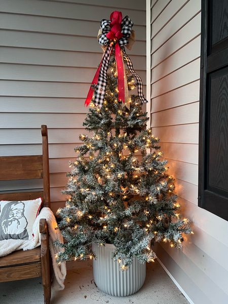 Give an old tree a mini makeover using spray snow!

DIY. Christmas Tree. Front Porch. Porch Decor. Holiday. Amazon.

#LTKHoliday #LTKSeasonal #LTKhome