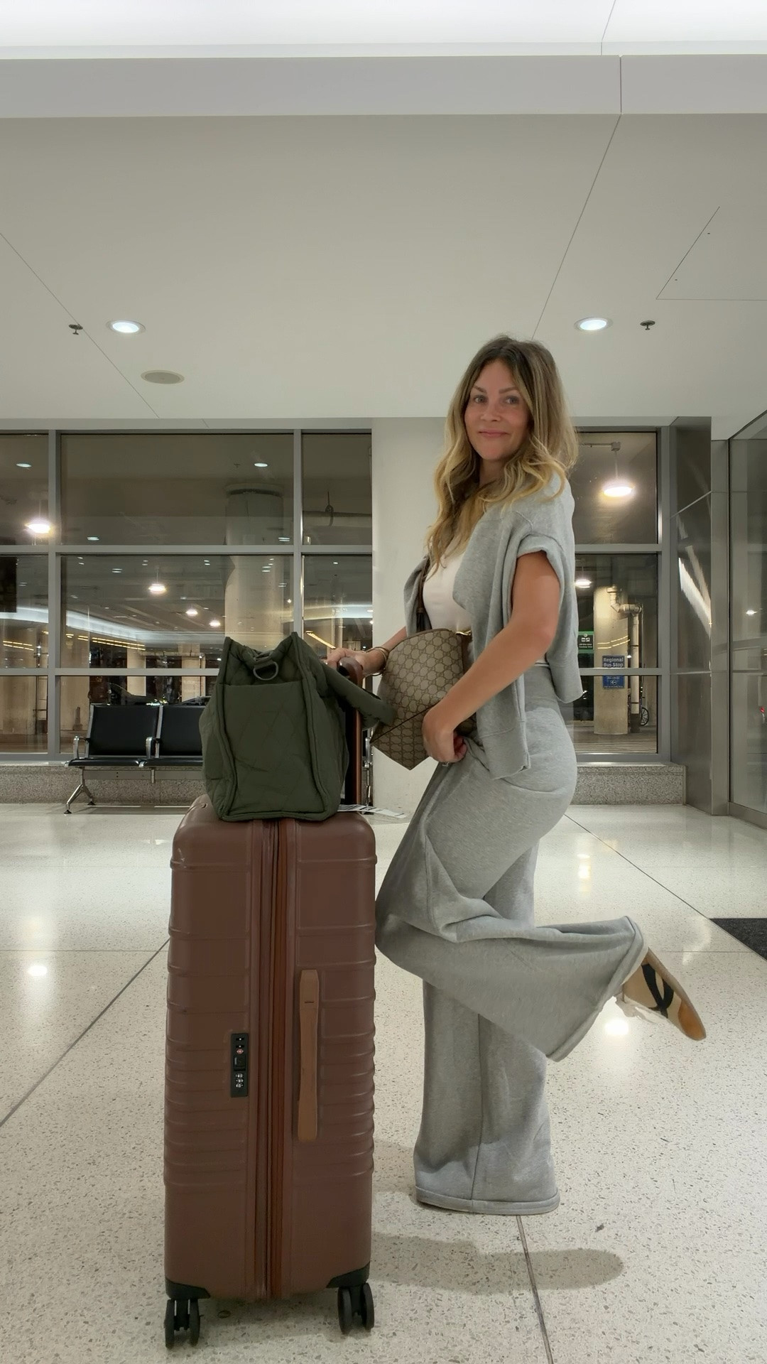 Airport travel outfit idea!