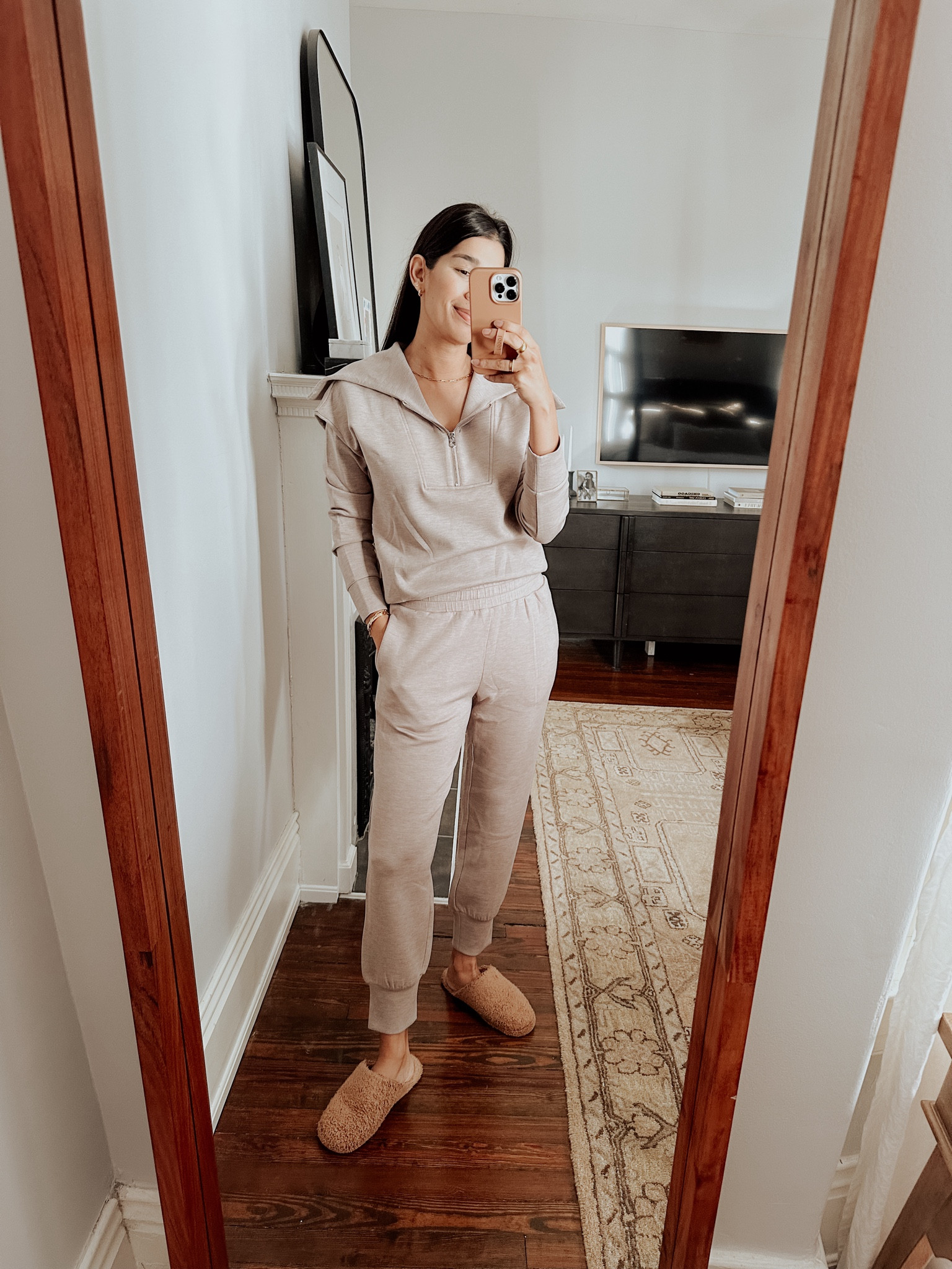 Varley jogger set! Runs roomy - size down in top and I stay TTS in bottoms. 

Top - XS
Bottom - Small 

#LTKtravel #LTKfindsunder100 #LTKstyletip