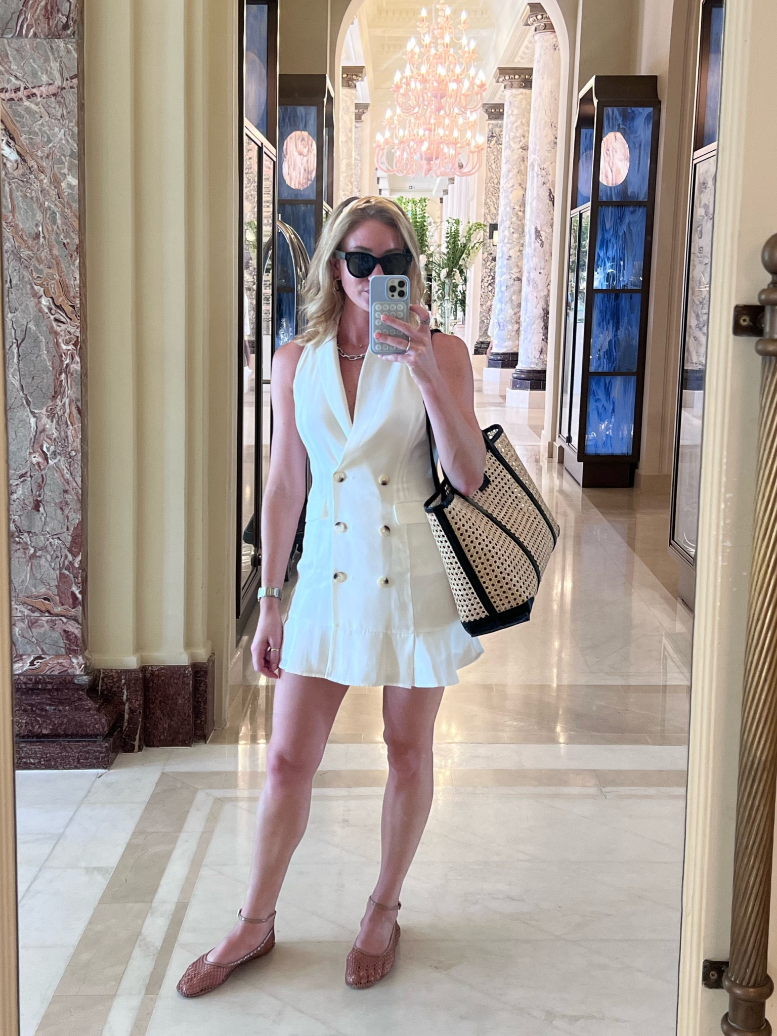 White summer blazer dress 

Anthropologie 
Amazon
France

#LTKFindsUnder50 #LTKOver40 #LTKFindsUnder100