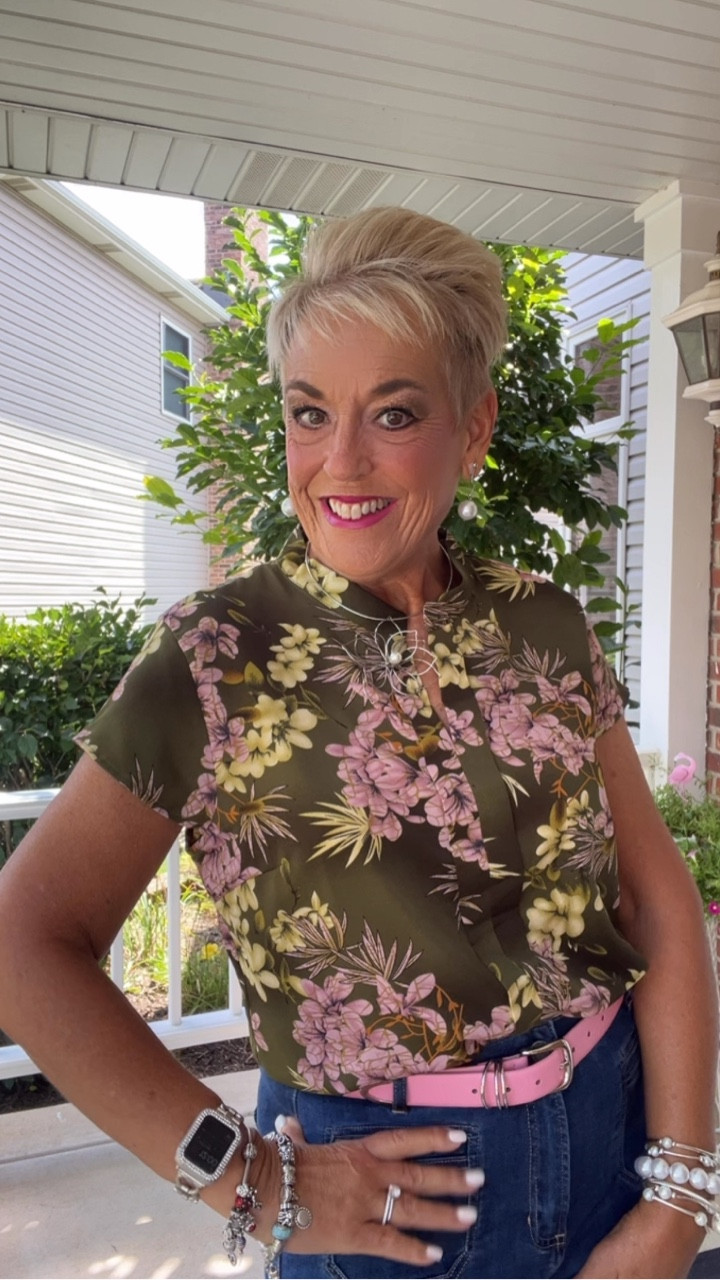 Fall Floral Top
Cropped Wide Leg Patch Pocket Jeans
Pale Pink Dress Pants
Peplum Denim Jackett