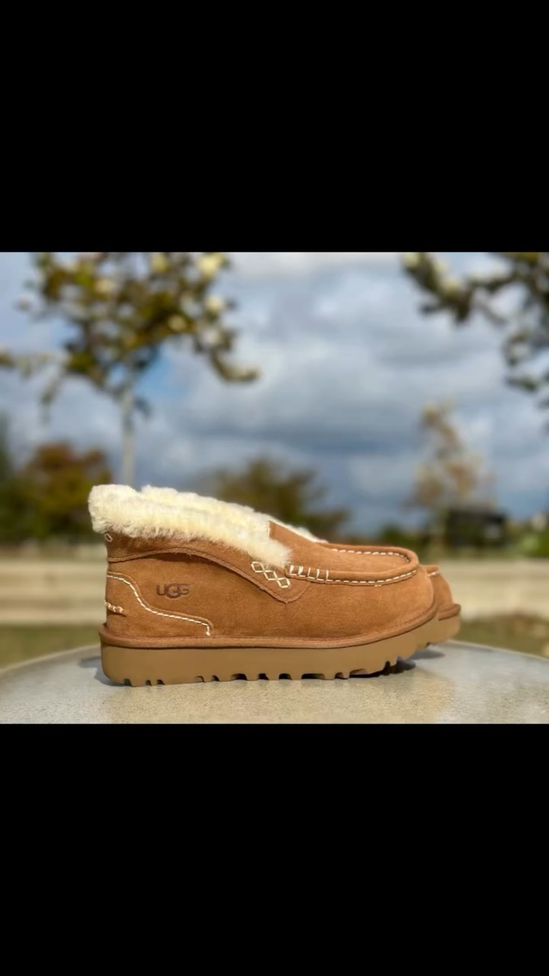 UGG boots are always a hot item for Christmas. Whether you’re buying for yourself, teenager, husband or son. There is something for everyone. I ordered these for myself a few weeks ago. The Ansley Parc UGG boots. These boots are lined with sheepskin. The exterior is suede. There are more refined than a sneaker but more comfortable than a heel. So comfy and cozy. 
Available in 3 colors. @ugg

UGG has some great deals on their website right now! Shop these and more

#UGG #UGGShoes #UGGBoots #UGGSlippers #BlackFriday #Shoes #ChristmasGiftIdeas #ChristmasShopping #FashionFriday #Fashion #AdVideos #DaStylishFoodie