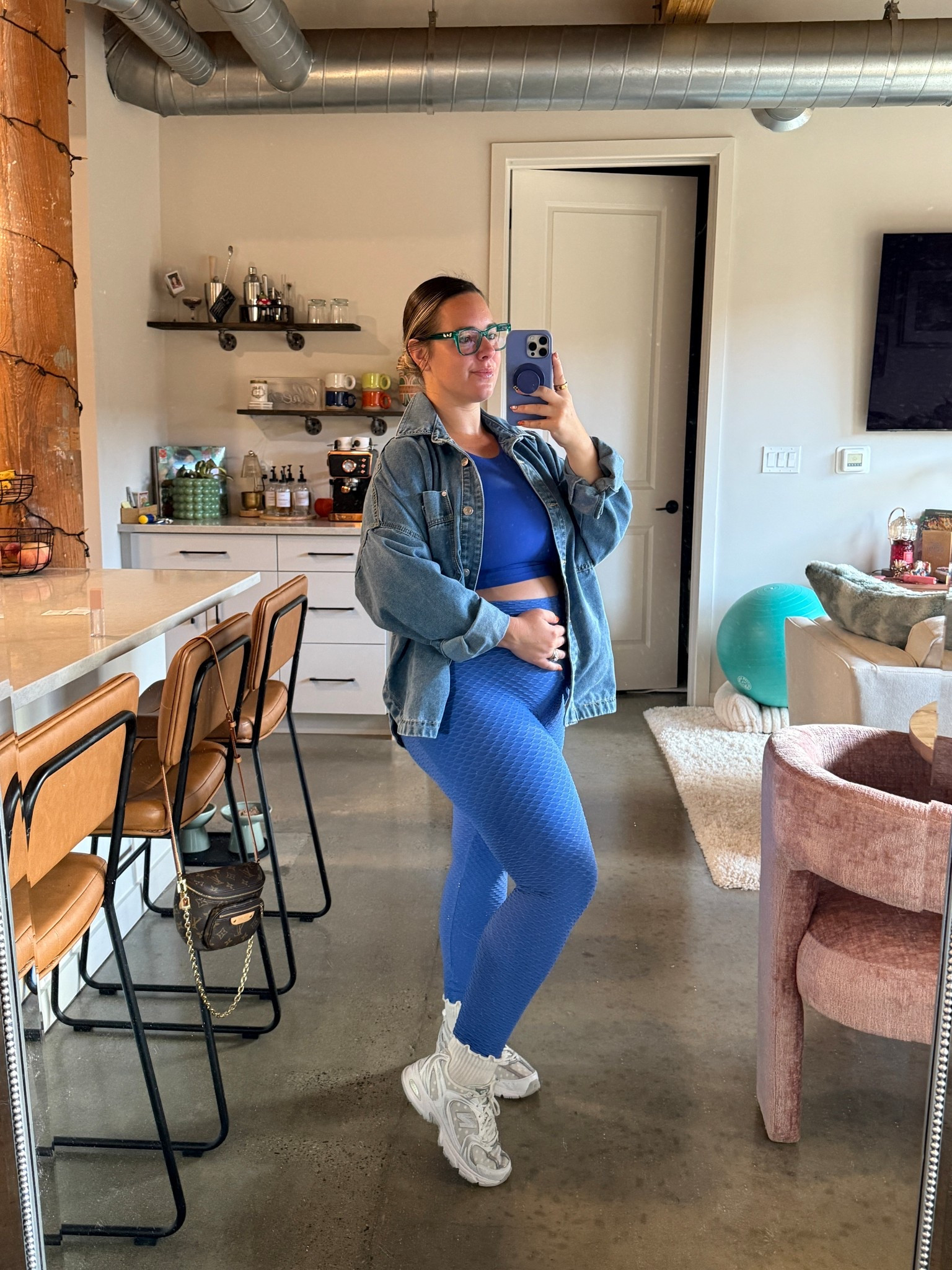 today’s OOTD 10.25 

20 weeks pregnant! These are my go to everyday leggings 👏🏻

#LTKActive #LTKFindsUnder100 #LTKBump