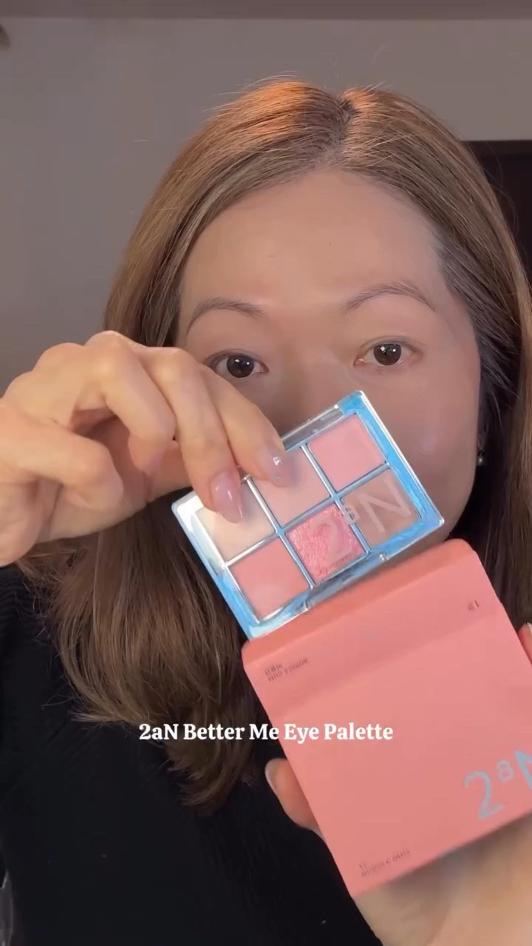 You, But Better Skin - Natural Makeup

I’m using these products to create a soft, natural pink makeup look for everyday wear.

✨ JUNG SAEM MOOL Essential Skin Nuder Cushion in 21 Medium
I use a small concealer brush to gently tap around the sides of my nose to blur and cover pores, then set everything with loose powder.

👀 2aN Better Me Eye Palette in 12 Bubble Gum
A beautiful eyeshadow palette featuring pinks, light browns, and peach-toned pink shimmers.

1) Use the muted pink shade April all over the eyelids
2) Apply the brown shade Iced Tea to the crease/double eyelids
3) Use the matte pink Tulip on the inner corners
4) Tap the pink shimmer Sunkissed onto the center of the eyes

🖊️ CANMAKE Creamy Touch Liner in Black

🗼 Maybelline Sky High Mascara in Black (Asia Version)

🥰 2aN Dual Cheek in 06 Pink Petal
Mix both shades and apply to the center of the cheeks for a soft flush.

👄 rom&nd Glasting Melting Balm in 12 Veiled Rose as base and rom&nd Glasting Color Gloss in 03 Rose Finch on top for glossy, rosy lips. 

#romand #jungsaemmool #2an #canmake #maybelline