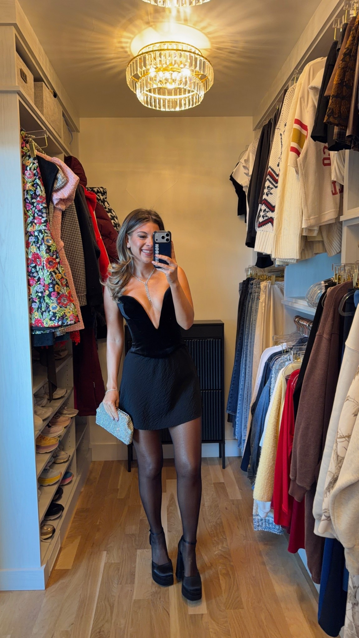 Date night Abercrombie mini skort and black velvet corset

Electric picks code: emerson20
Vici code: emerson30

Wearing my usual smalls/2

Date night
Black skort
Velvet corset
Winter event
Holiday party 

#LTKFindsUnder100 #LTKSeasonal #LTKU