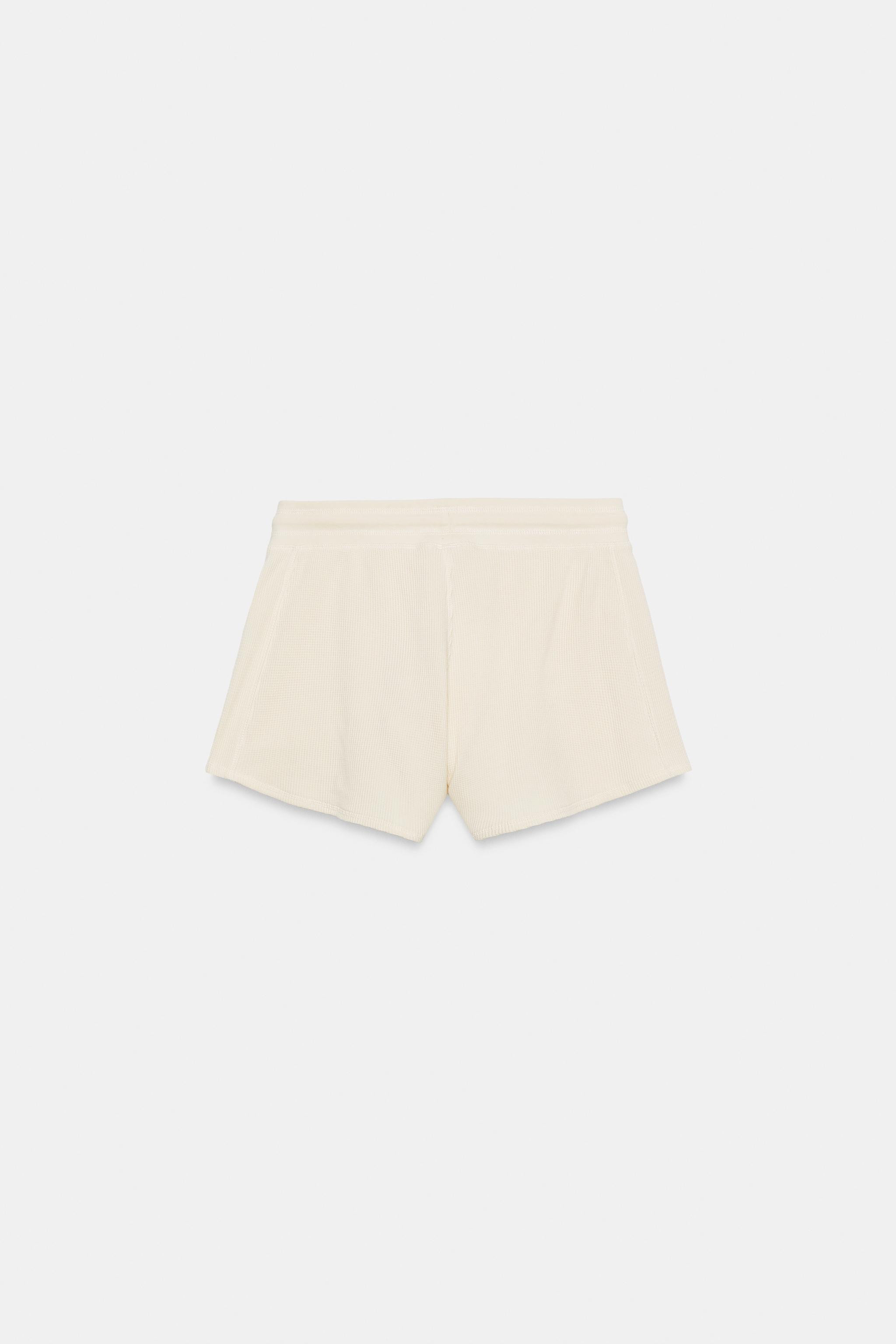 Shorts in cotton yarn. Mid-waist with an adjustable drawstring elastic waistband and side in-seam... | Zara UK