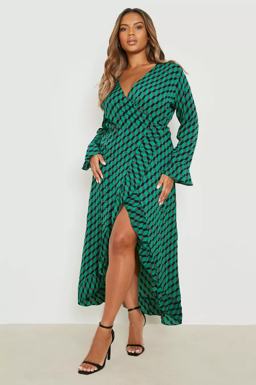 Plus Rüschen-Wickelkleid mit abstraktem Print | Boohoo.com (DE)