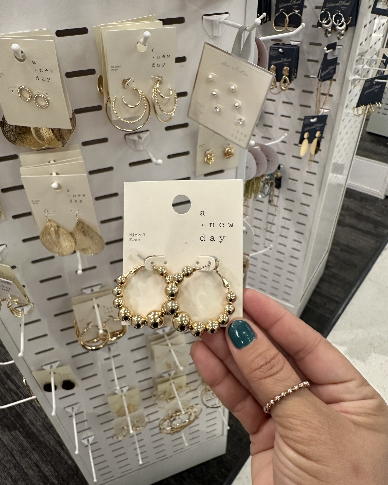Beautiful earrings, gold tone..easy to style 

#LTKHoliday #LTKBeauty