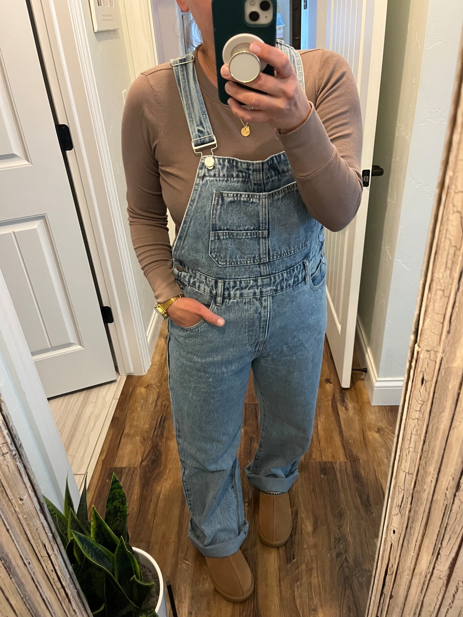 Jean overalls, ya’ll! How we feeling about this farmer chic vibe?! I’m kinda loving them. Wearing a size medium and rolled up the bottoms and cinched the straps high. 



#LTKOver40 #LTKMidsize #LTKFindsUnder50