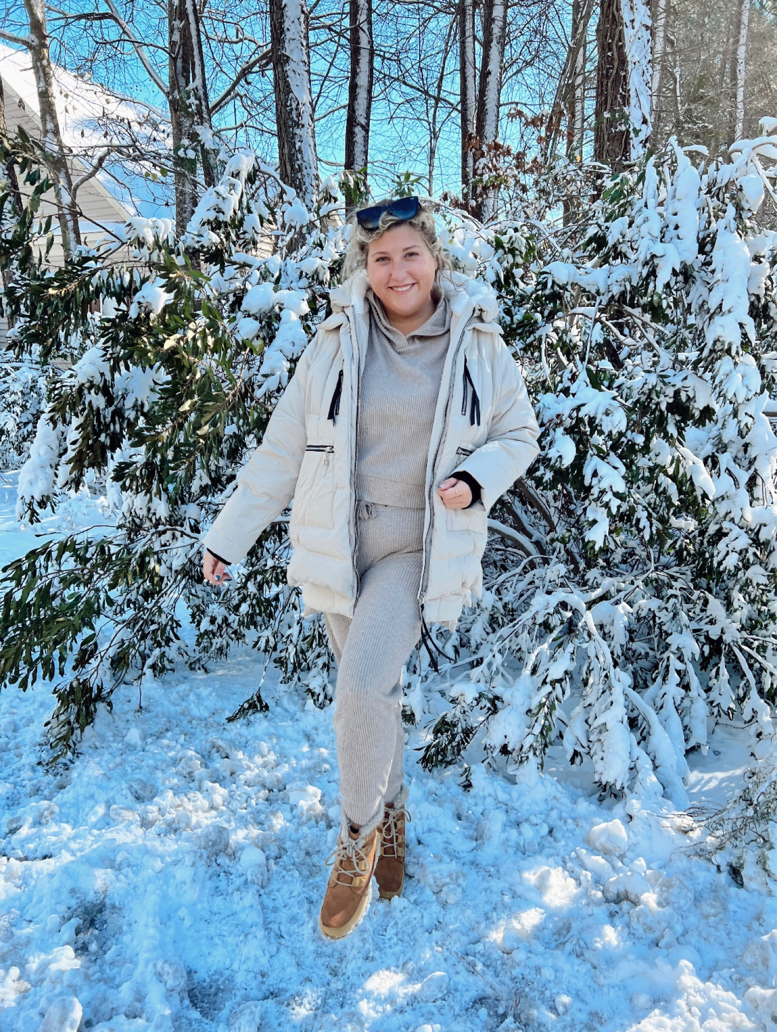 Winter is here! I’m in love with this alo loungewear set and this coat from Amazon is THE BEST! 

#LTKfit #LTKSeasonal #LTKstyletip